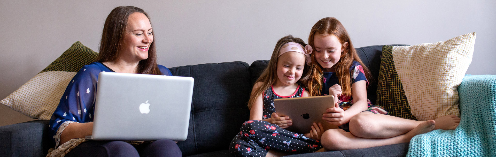 PUL1295 BlogBroadband Family HR